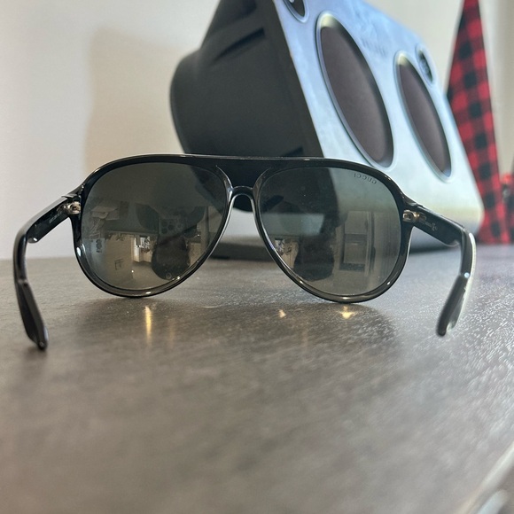 Gucci Sunglasses - Picture 6 of 8